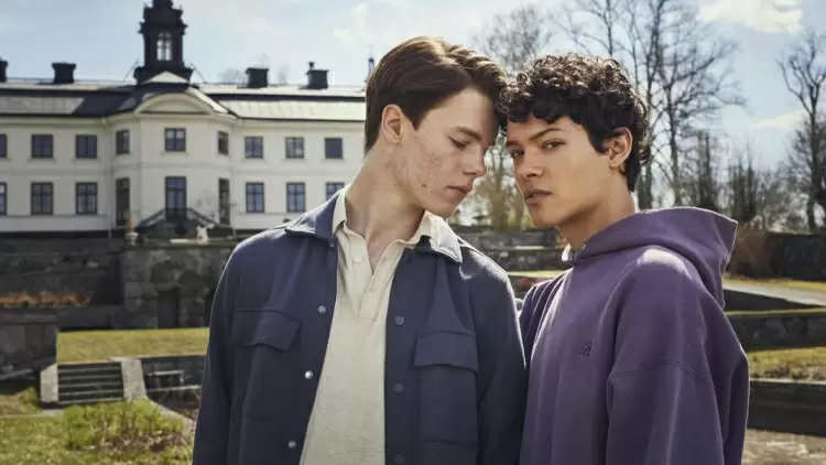 The people in the following pictures are the main characters of which TV series?