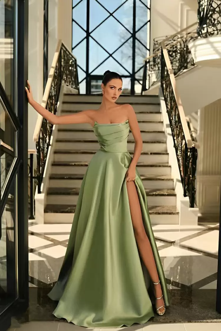 With refreshing colors and soft curves, these evening gowns strike a perfect balance between sexy and sweet. 