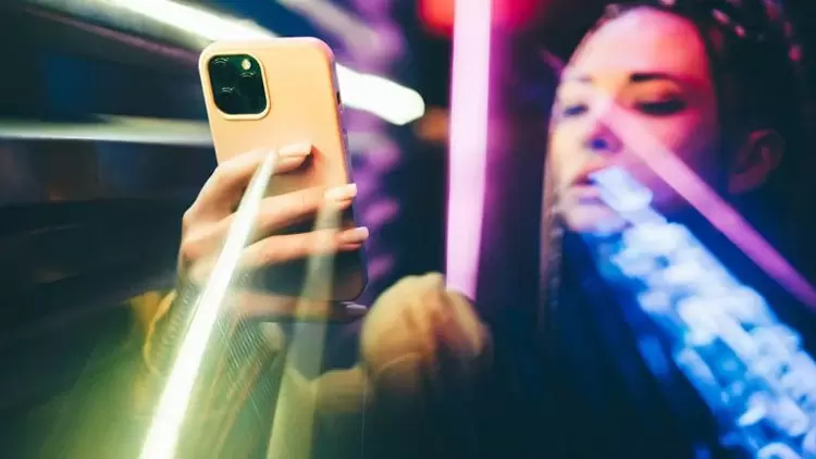 How do you handle bright lights and loud noises?